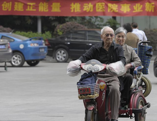 35年坚守与奉献，车祸之痛铸就他的交通指挥之路