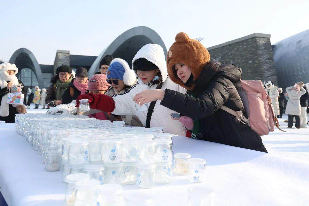 郭晶晶一家体验冬日童话冰雪大世界之旅