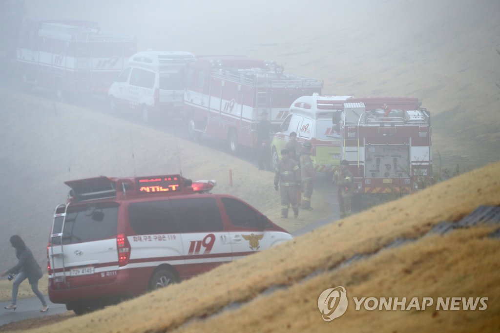 韩客机爆炸事件，生还者的奇迹与乘务员英勇表现纪实