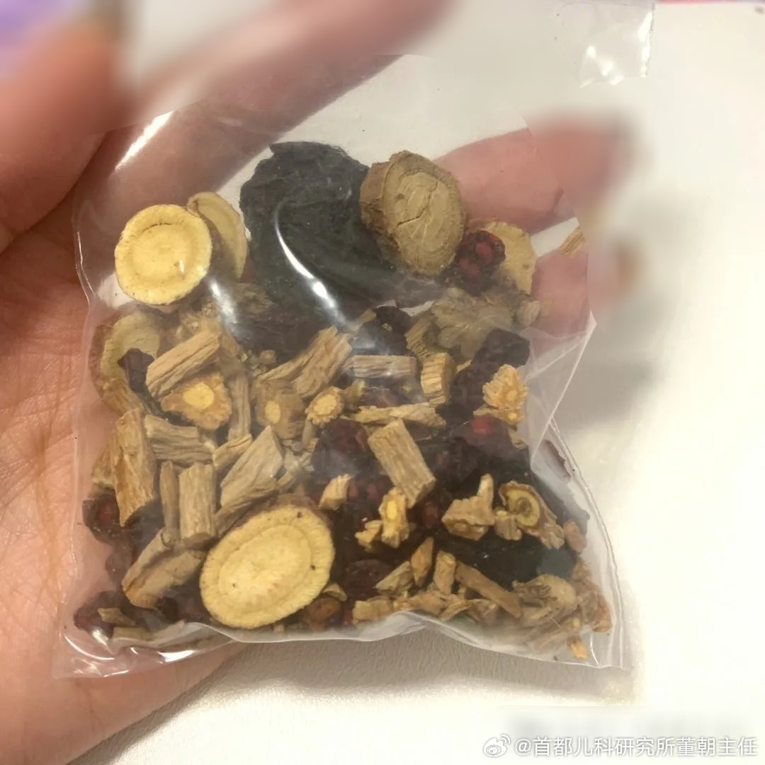 老太长期食用甘草片引发全身瘫软，警惕药物滥用的风险