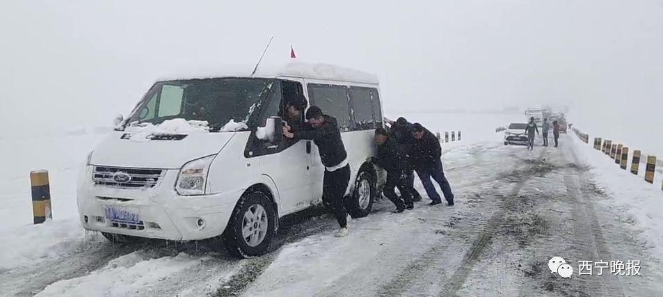 雪夜大巴被迫停无人区，游客遭遇强迫购物事件揭秘