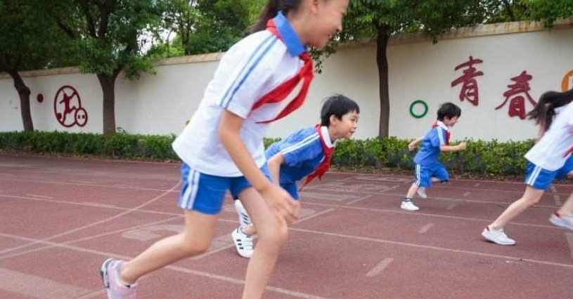 体育老师暴踢学生头部事件引发反思与教育责任探讨