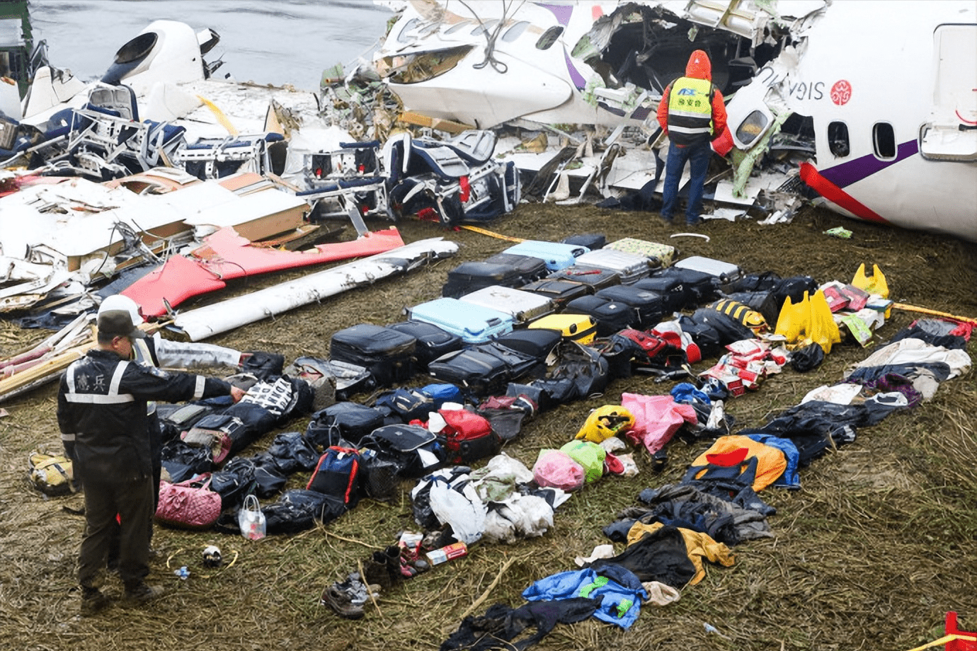 失事客机上的家族寿宴，九口之家命运交织的重生之旅