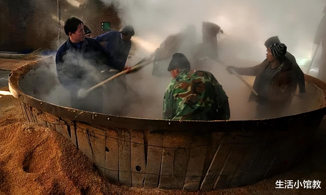 老夫妻酿制糯米酒遭遇悲剧，三千斤酒酿酿成心痛回忆