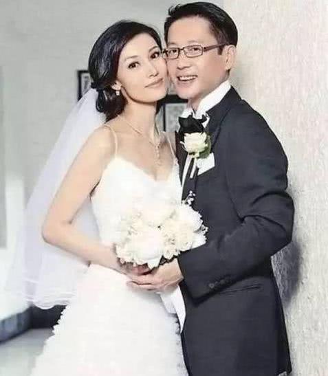 昆凌与周杰伦结婚十周年合跳手势舞，幸福时光见证爱的舞蹈旅程