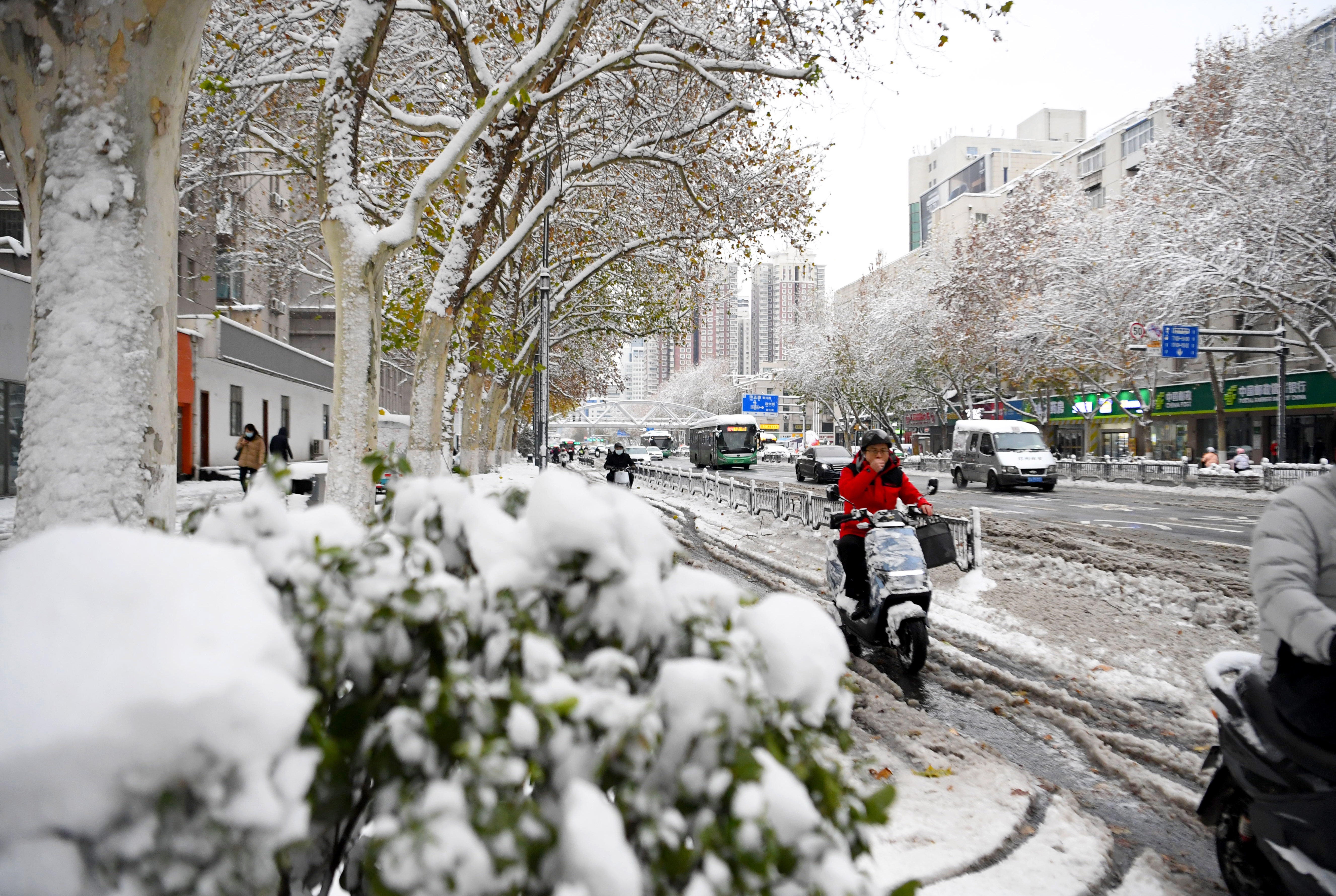 郑州罕见大暴雪的挑战与应对之道