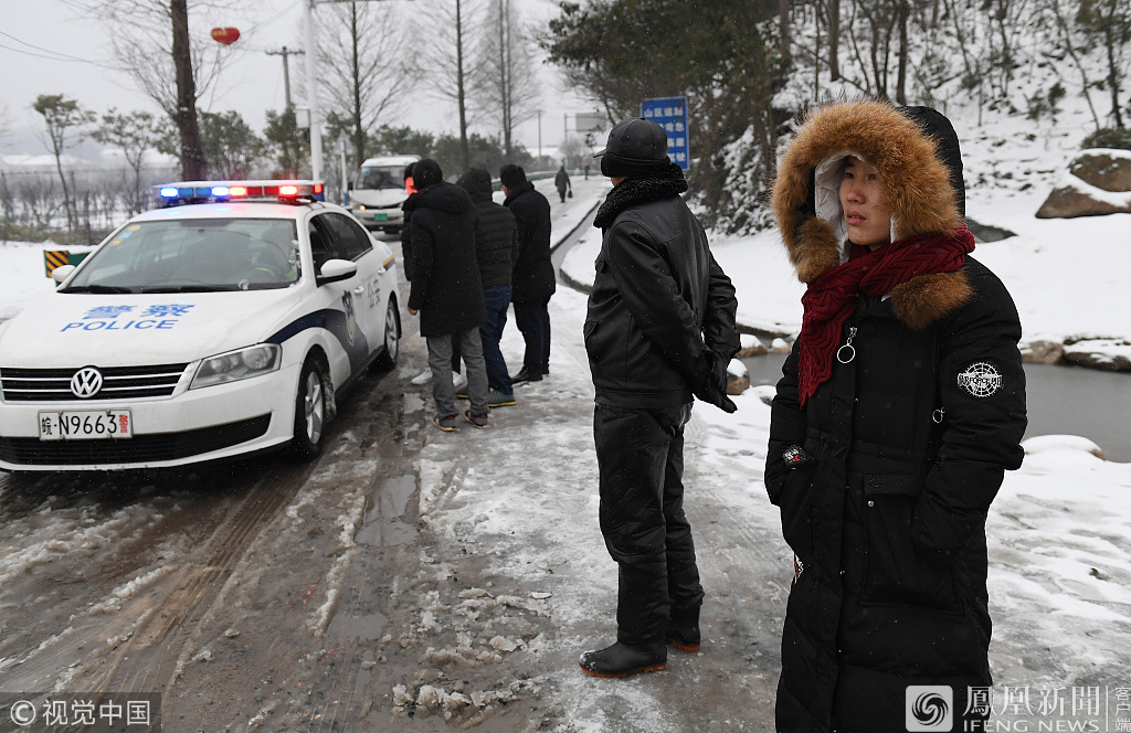 女子自驾返乡遇暴雪，直播求助千里寻路之旅