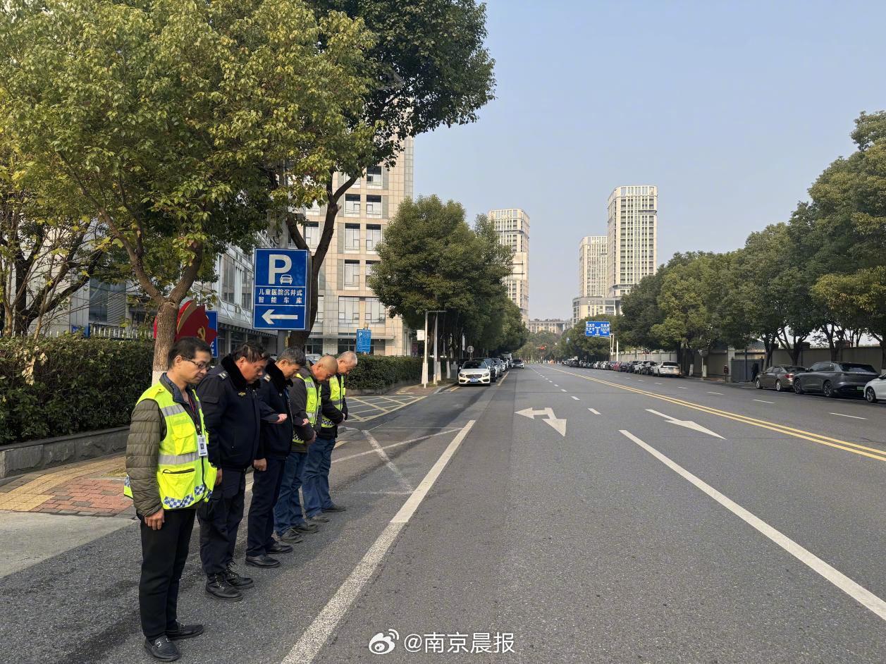 南市街道交通改善与创新引领城市新发展。