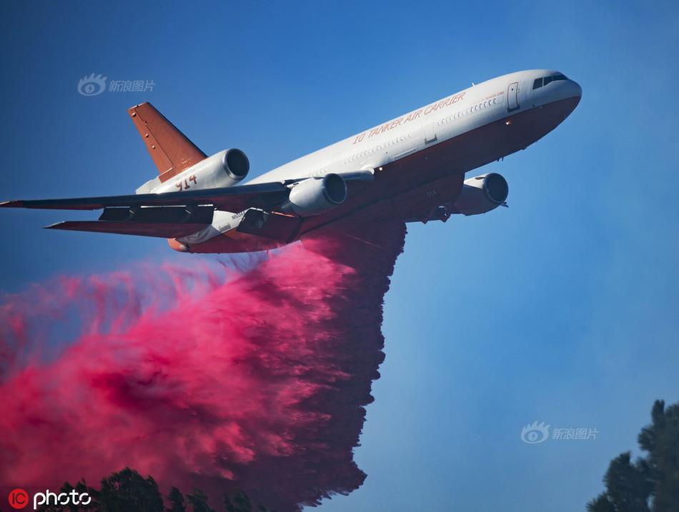 美国快递飞机紧急喷火事件引发航空安全热议